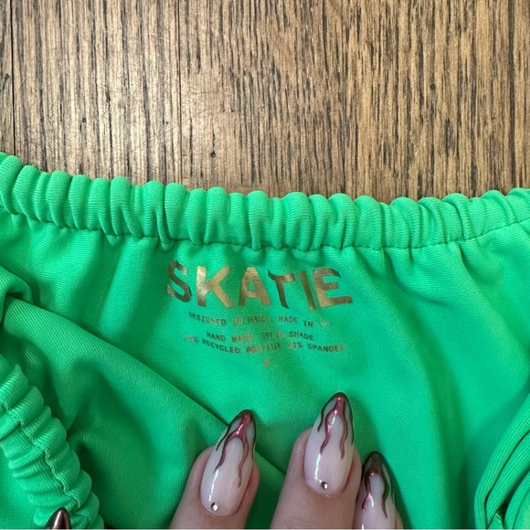 Skatie “Bobbi” Bikini Bottoms | True Green | Size M | Adjustable - Picture 3 of 9